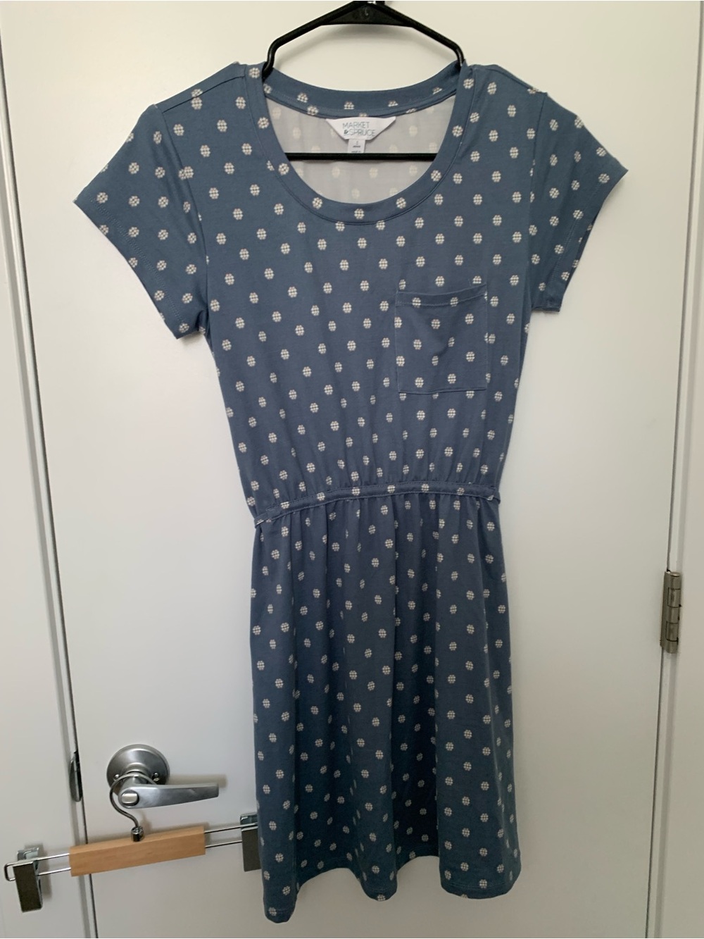 Market & Spruce Blue Floral Dot Petite Top